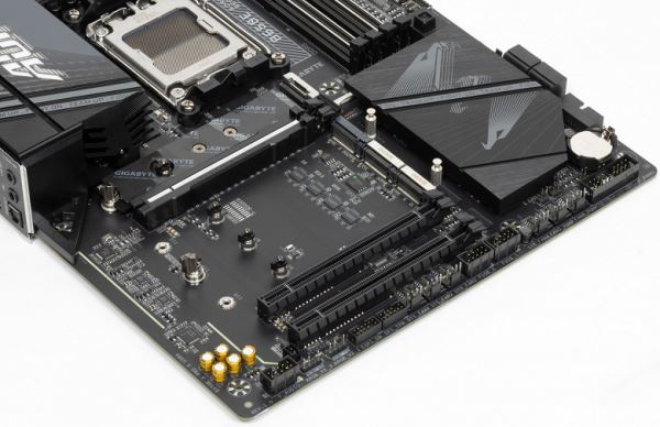 Обзор материнской платы Gigabyte B650E Aorus Pro X USB4 на чипсете AMD B650E